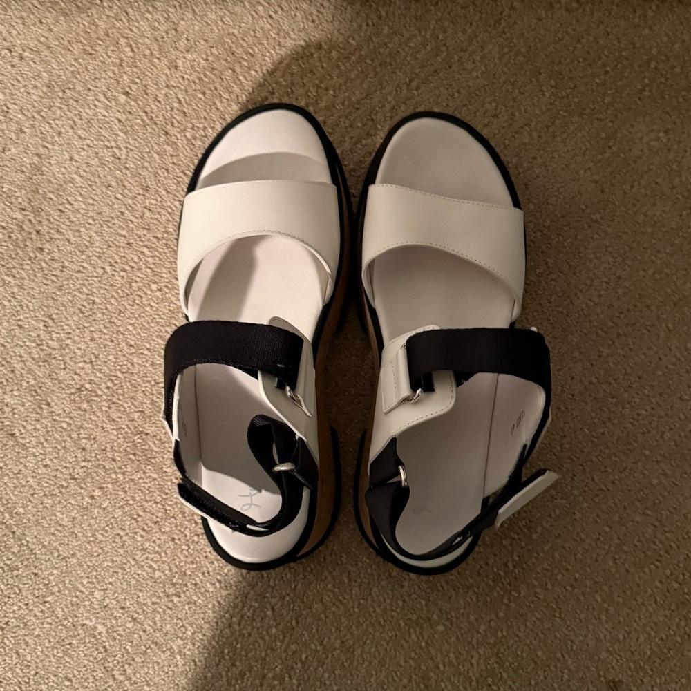 Homers flatform sandal